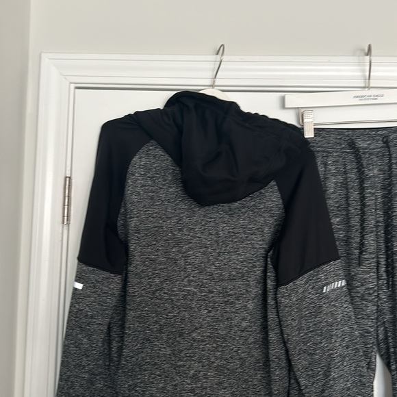 American Eagle Outfitters Active Flex jacket and joggers - Picture 5 of 8
